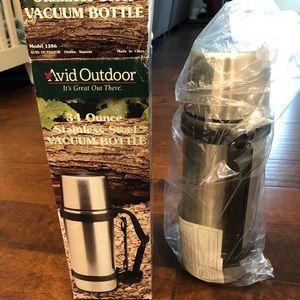 New in Box Avid Outdoor 34oz Vacuum Bottle